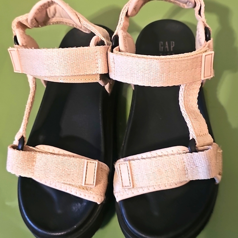 GAP Kids Sandals in Cream and Black Size 12-13